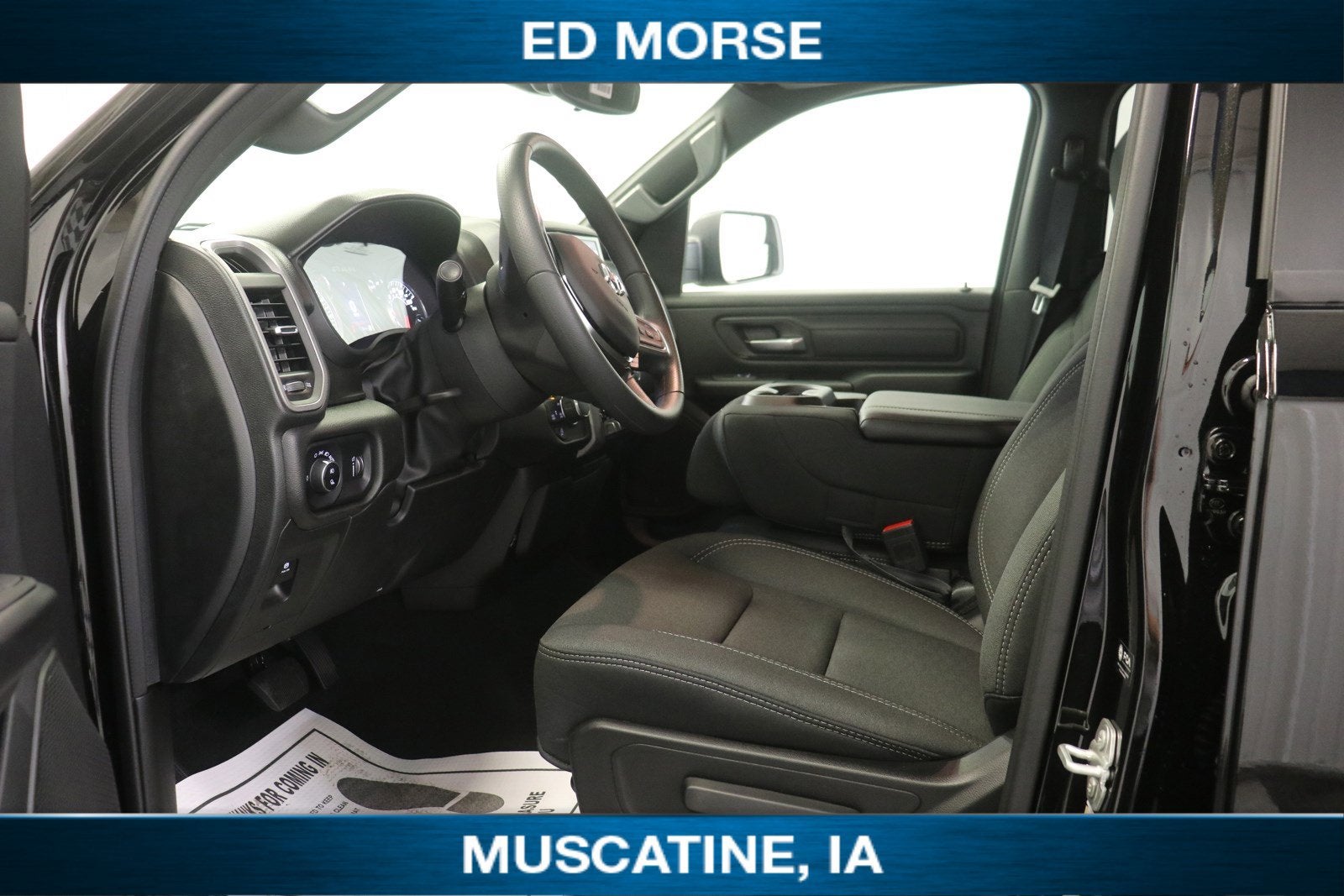 2025 RAM Ram 1500 RAM 1500 TRADESMAN CREW CAB 4X4 5'7' BOX