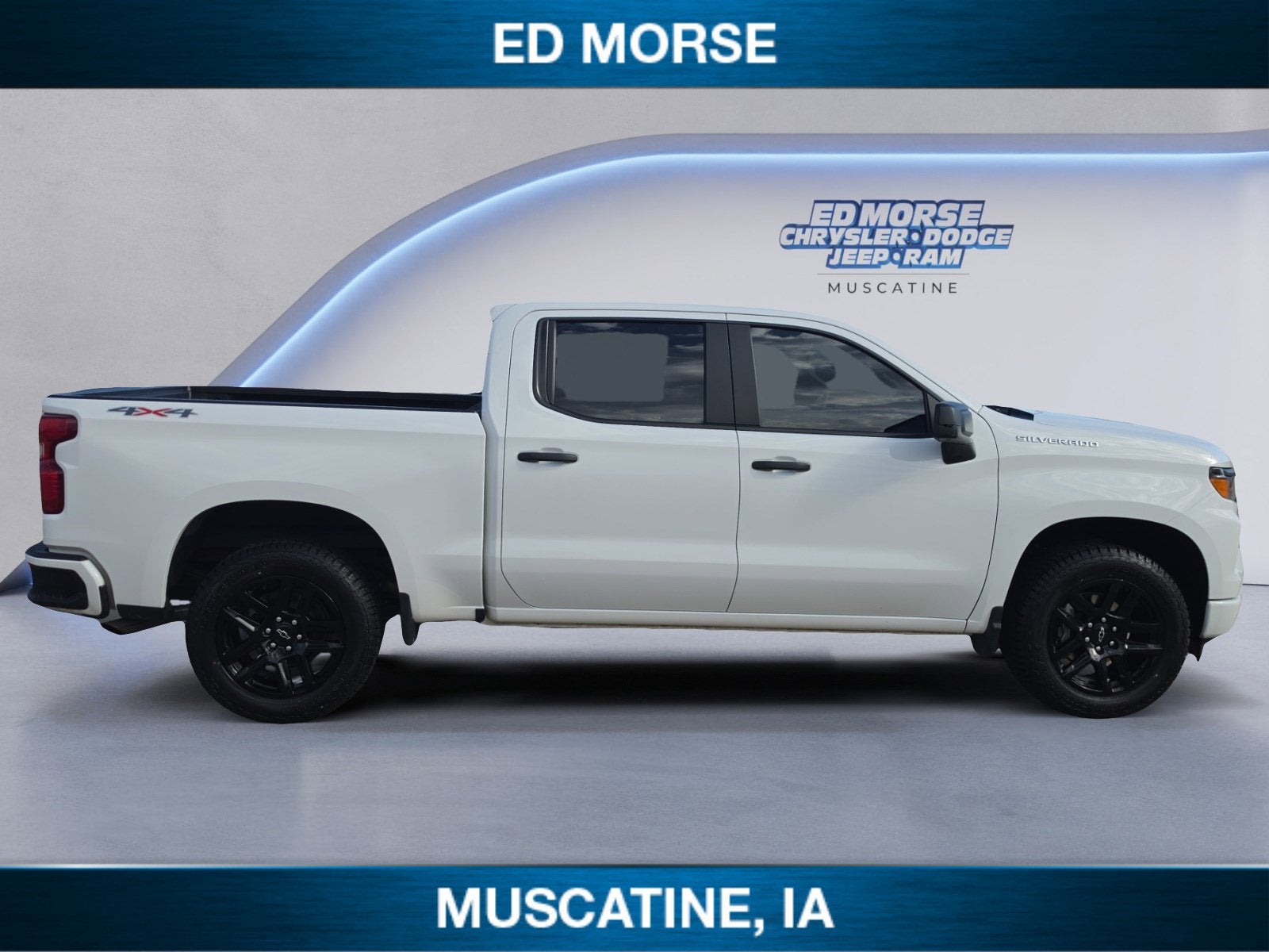 2022 Chevrolet Silverado 1500 4WD Crew Cab Short Bed Custom