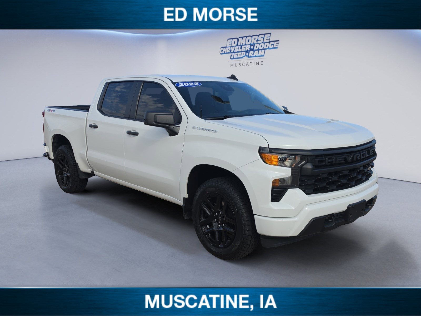 2022 Chevrolet Silverado 1500 4WD Crew Cab Short Bed Custom