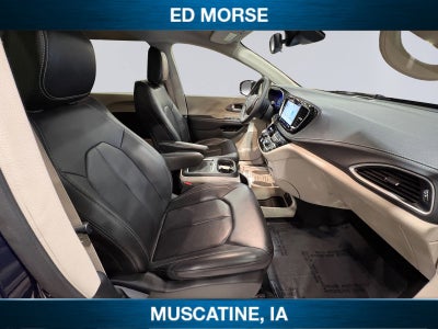 2024 Chrysler Pacifica Hybrid Select